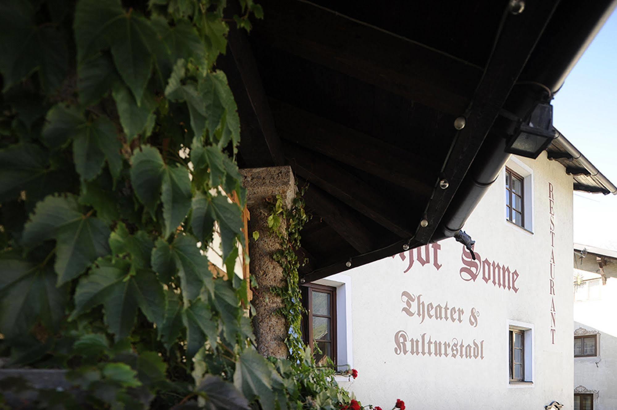 Gasthaus Sonne Tarrenz Exterior photo