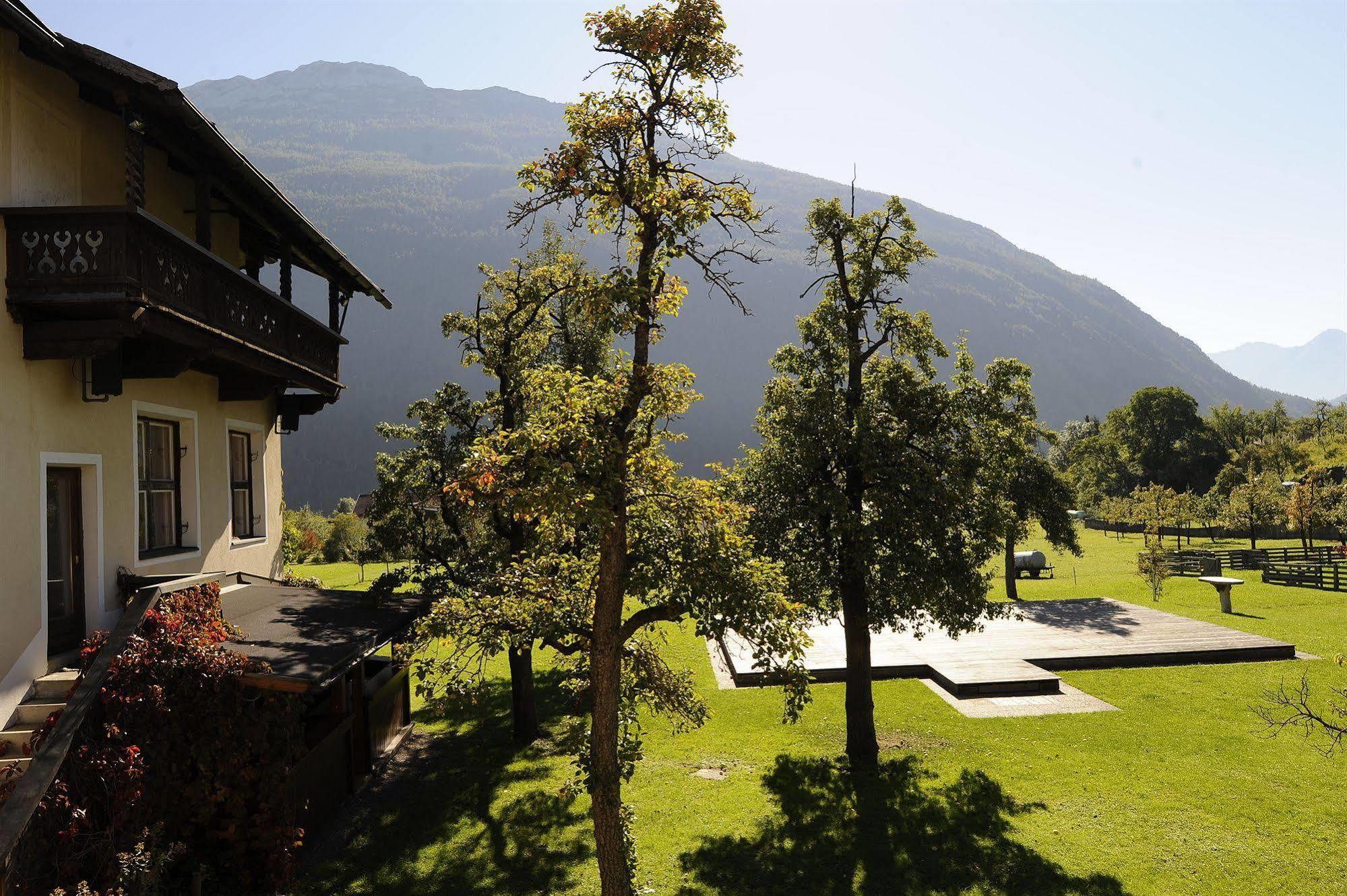 Gasthaus Sonne Tarrenz Exterior photo